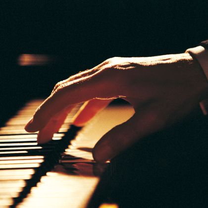 http://www.steinwayofmilwaukee.com/rentals/steinway-artists